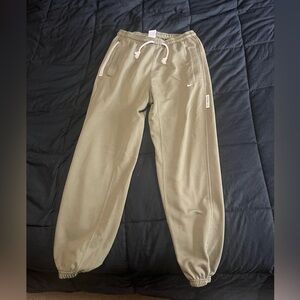 Nike Men’s Standard Issue Sweatpants